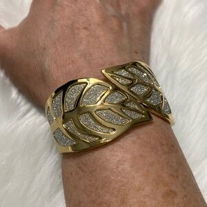 NWOT GORGEOUS Gold & Silver Tones Hinge Bracelet!